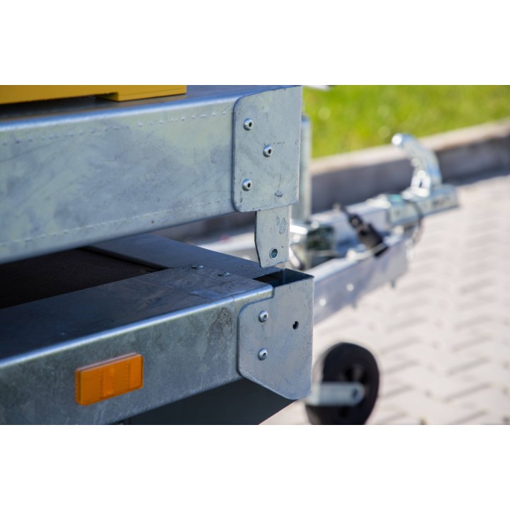 Przyczepa do transportu uli z burtami z wagą pasieczną platformową