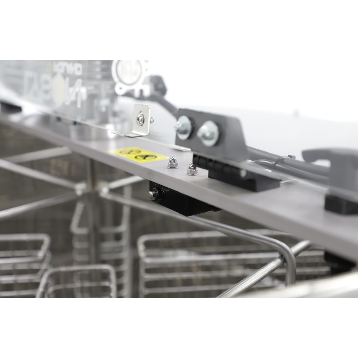 Miodarka  4 kasetowa Langstroth Ø720 elektryczna, elektryczne obniżanie bębna (dostosowana dla osób niepełnosprawnych)